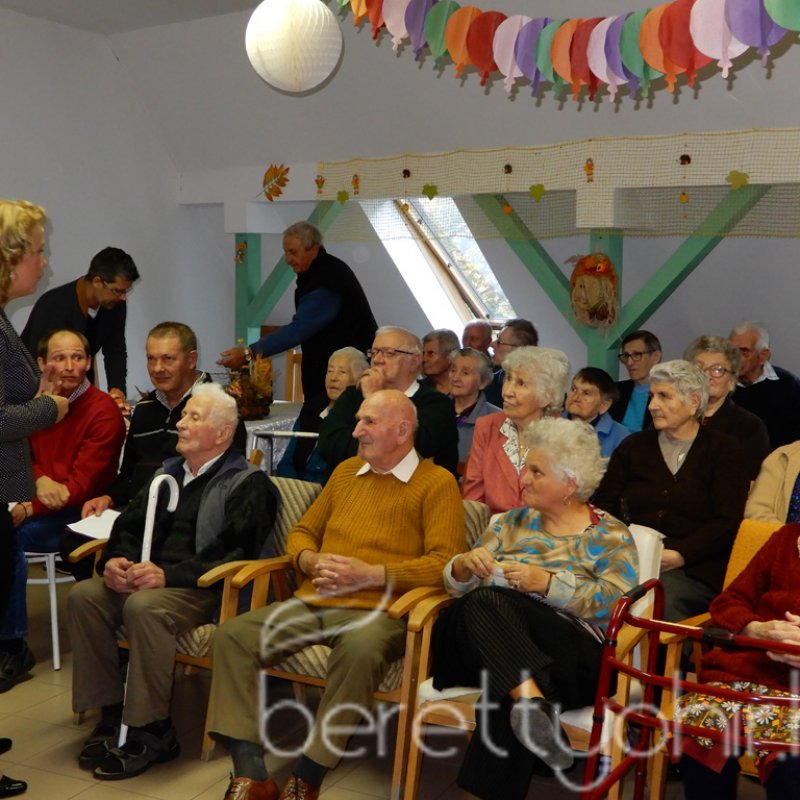 A szépkorúakat köszöntötték 32